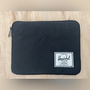 Herschel Anchor Sleeve Black